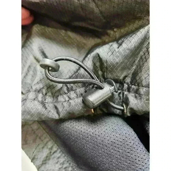 Nike Light Jacket with Hood and Hood Pocket Large - Picture 7 of 8